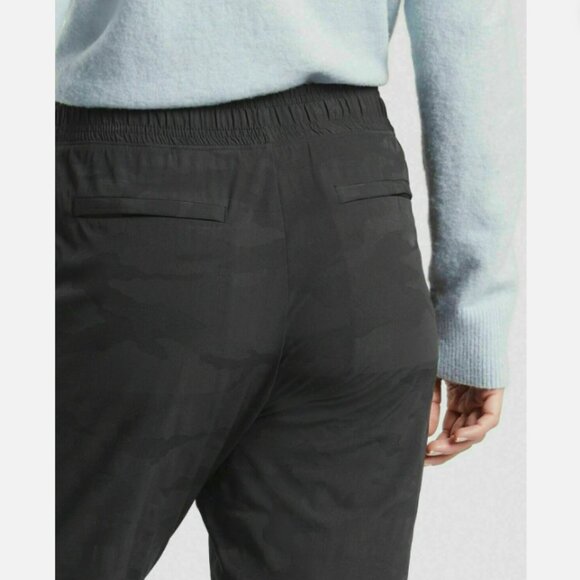 Athleta Brooklyn Camo Lined Jogger Size 16 Black Camo Lux - Picture 3 of 5